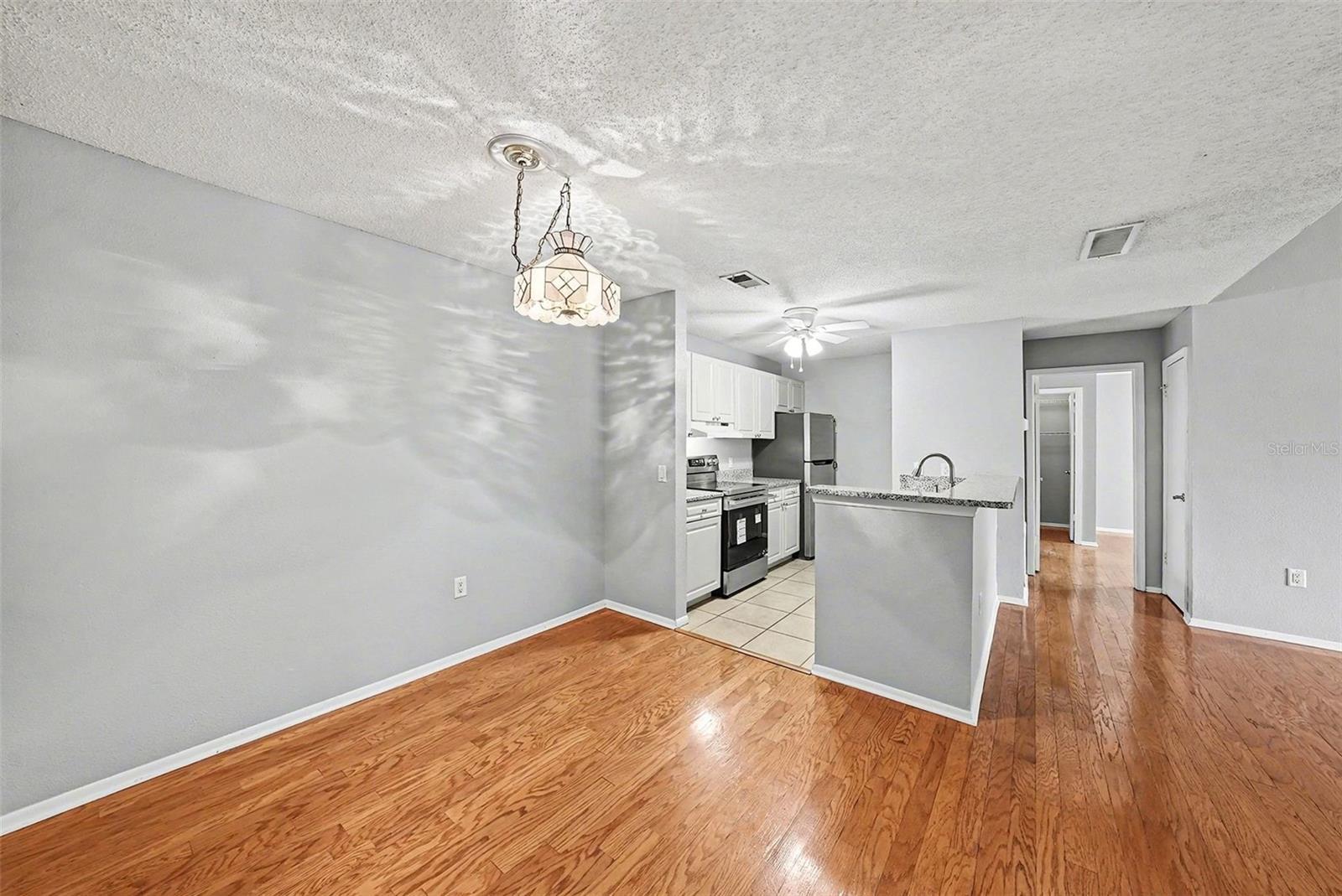 Listing photo id 4 for 9481 Highland Oak Drive 1416