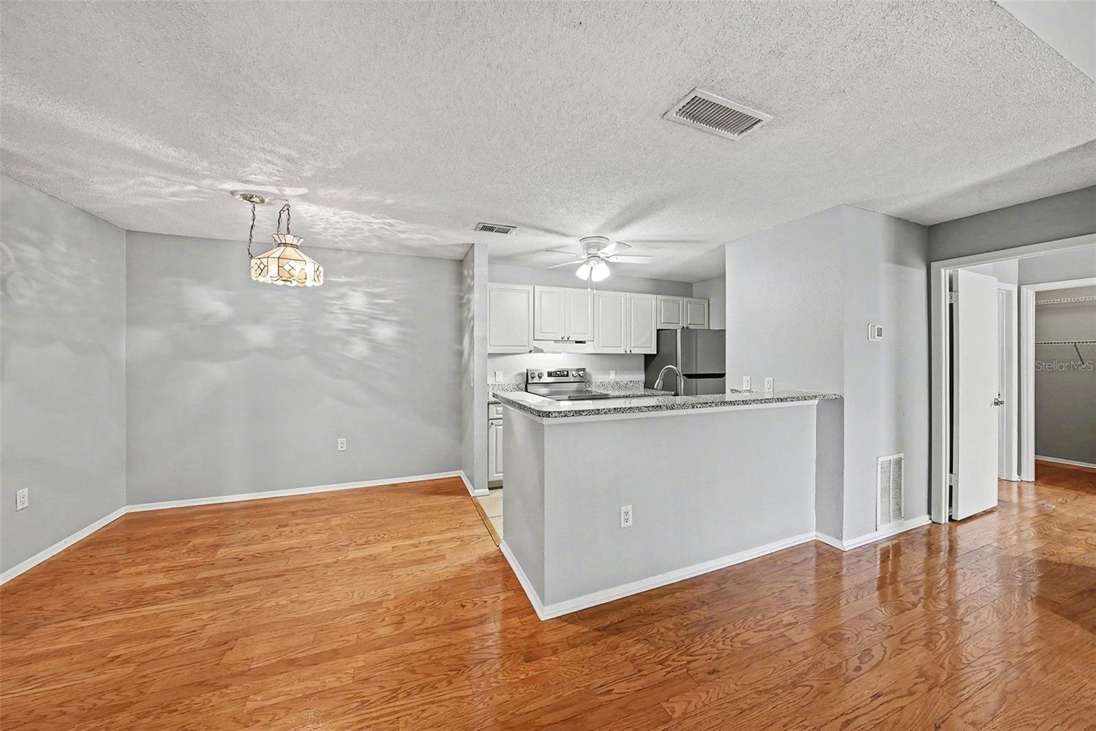 Listing photo id 5 for 9481 Highland Oak Drive 1416