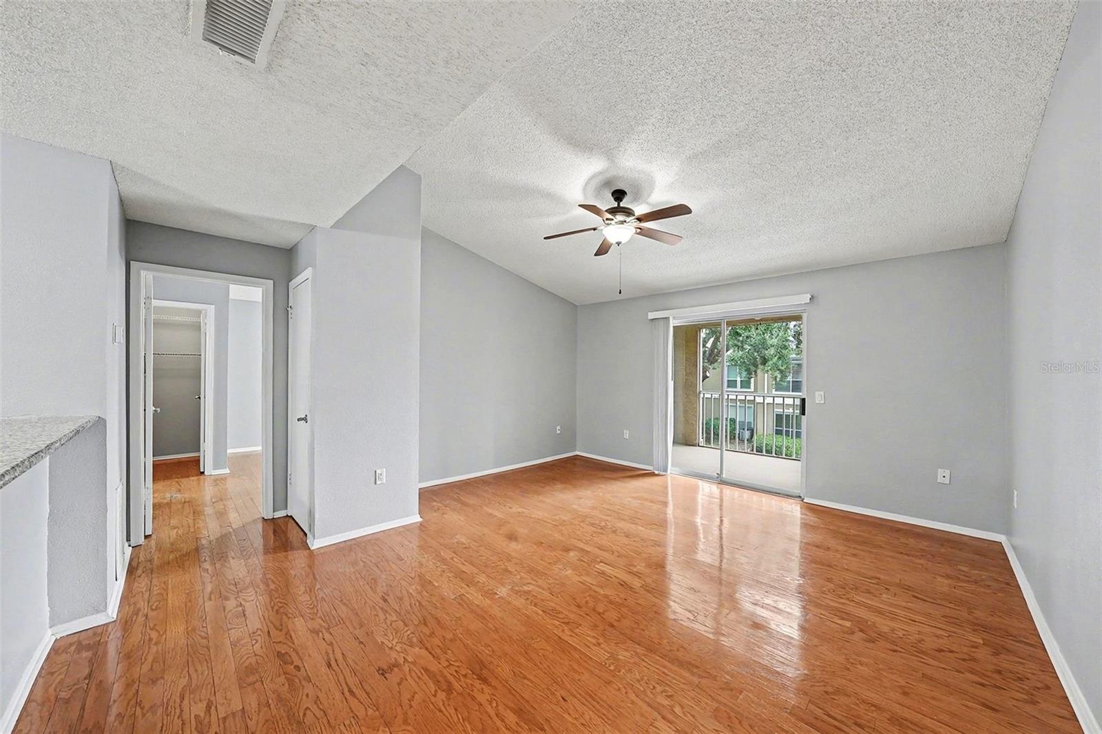 Listing photo id 6 for 9481 Highland Oak Drive 1416