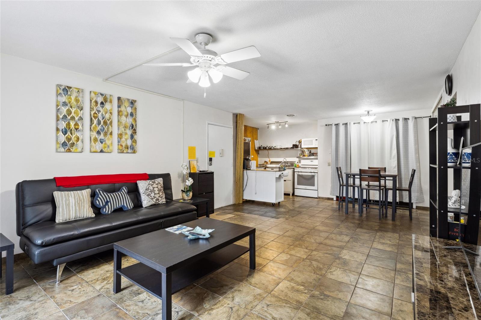 Image 4 of 13 For 1700 16th Court M2