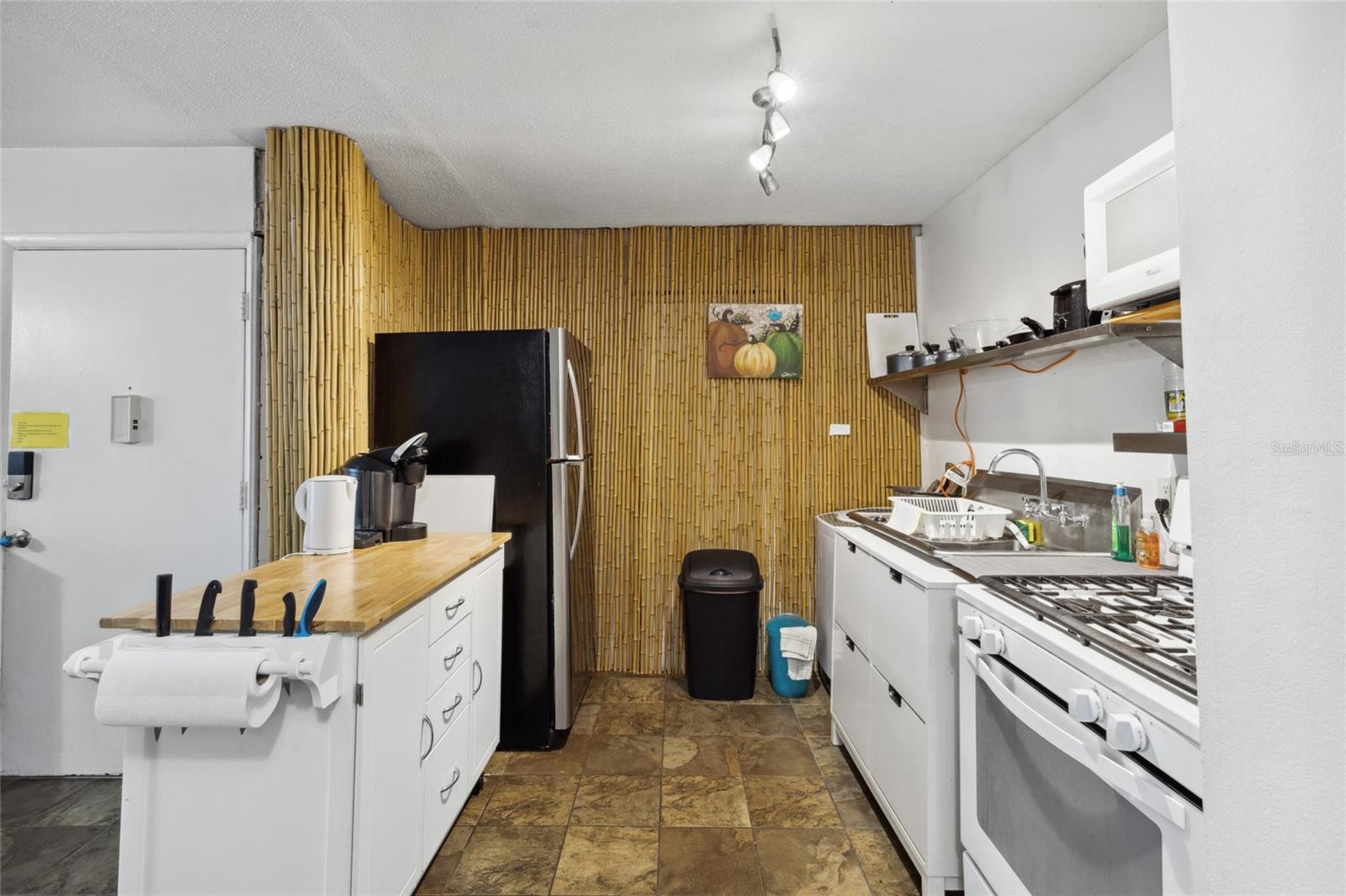 Image 7 of 13 For 1700 16th Court M2