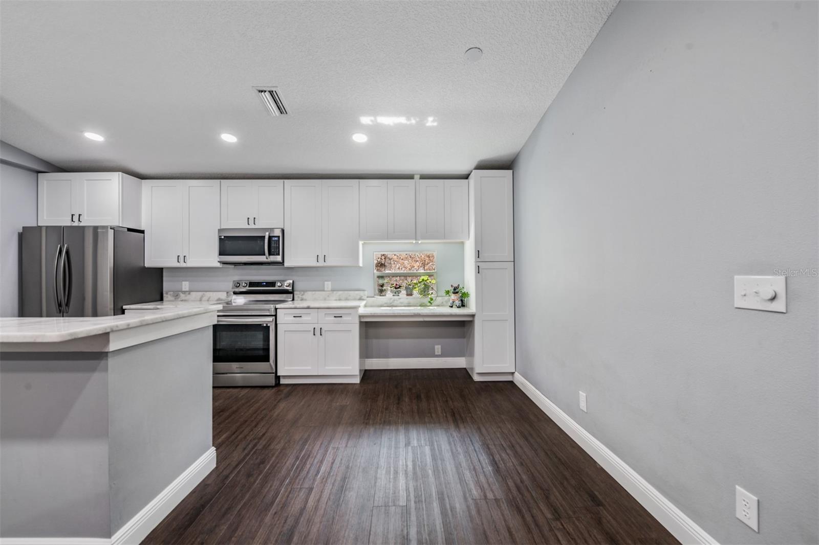 Listing photo id 11 for 2125 Lanier Road