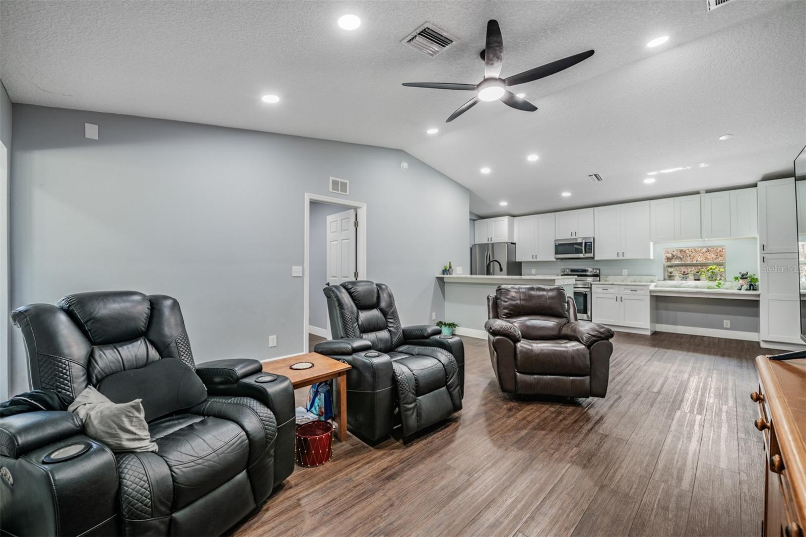 Listing photo id 12 for 2125 Lanier Road