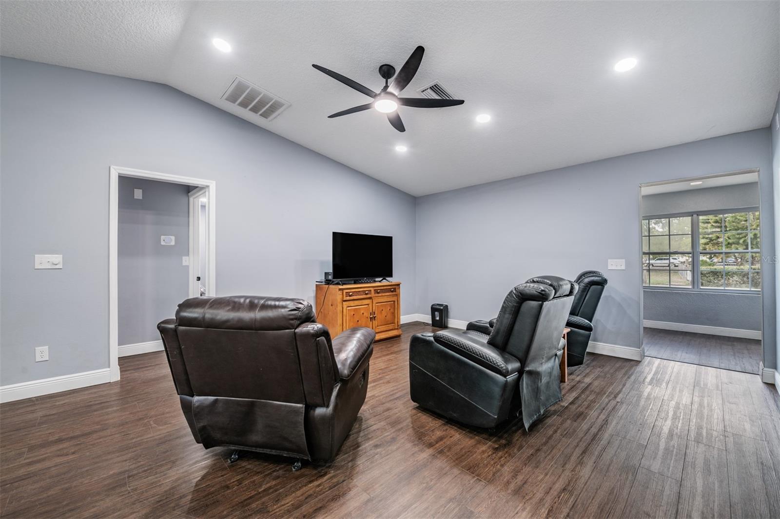 Listing photo id 13 for 2125 Lanier Road