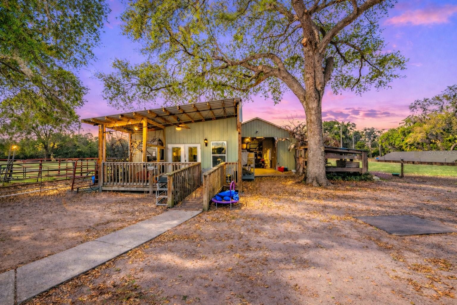 Listing photo id 0 for 2125 Lanier Road