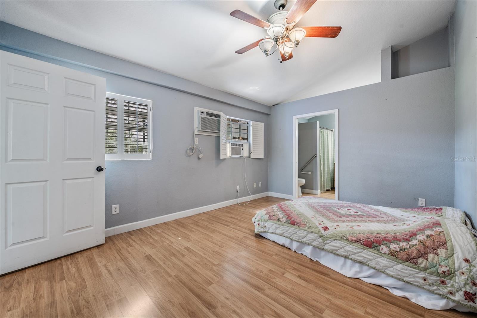 Listing photo id 40 for 2125 Lanier Road