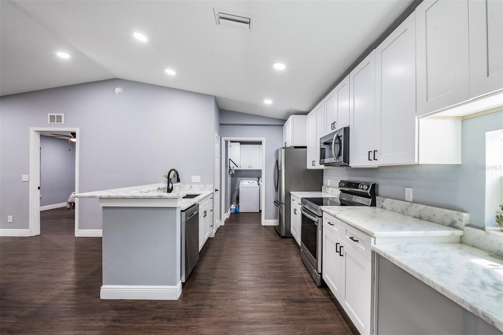 Listing photo id 7 for 2125 Lanier Road