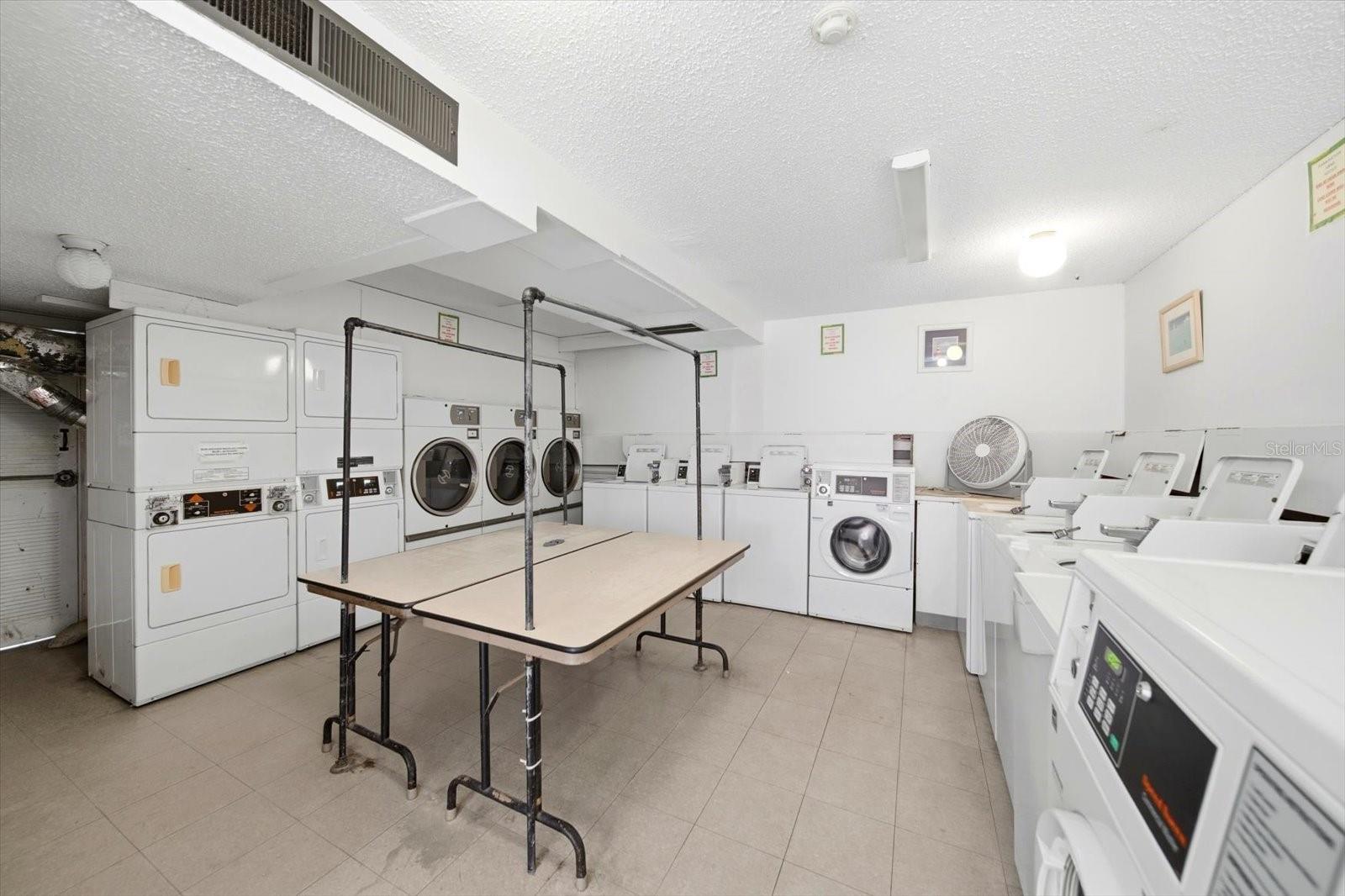 Image 19 of 27 For 262 Monroe Circle N 4201