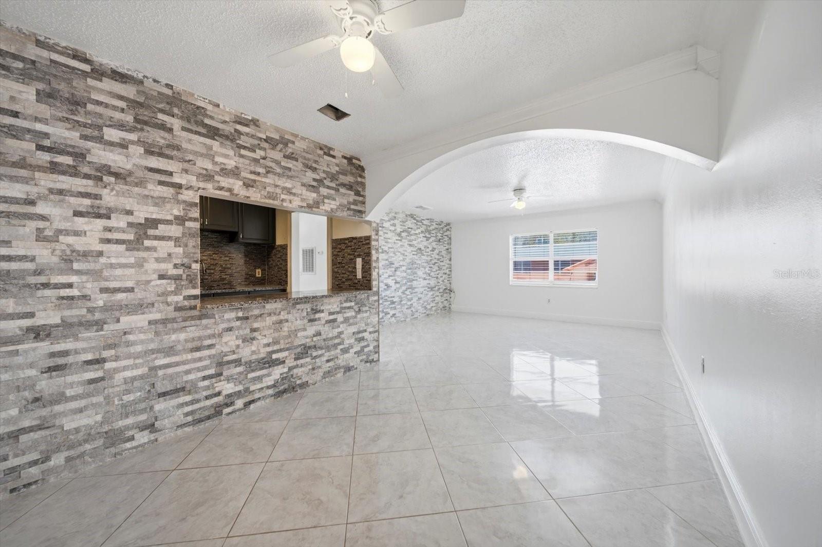 Image 4 of 27 For 262 Monroe Circle N 4201