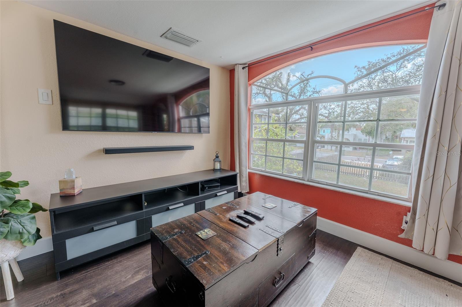 Image 10 of 12 For 203 Crest Avenue