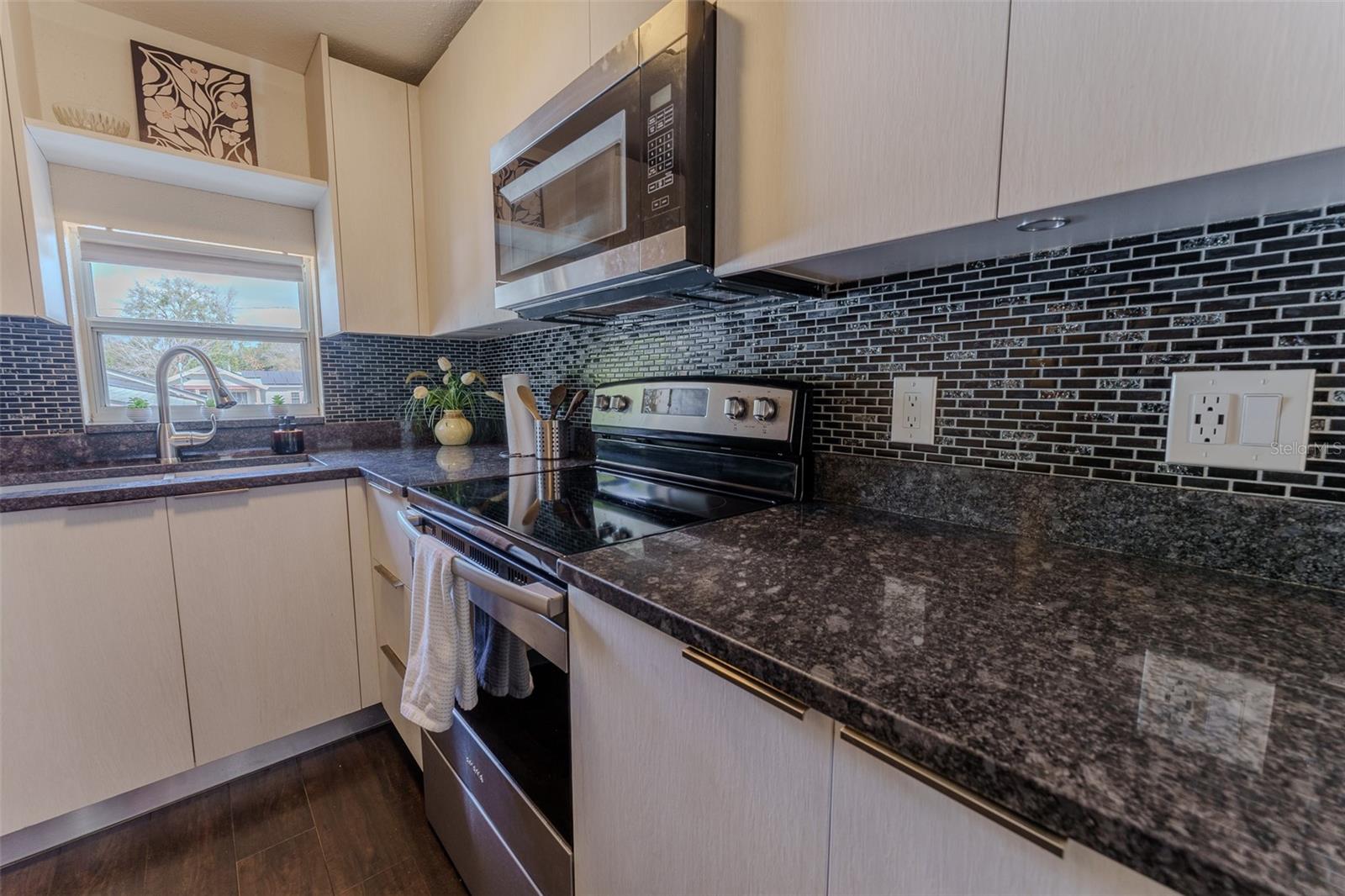 Image 11 of 12 For 203 Crest Avenue