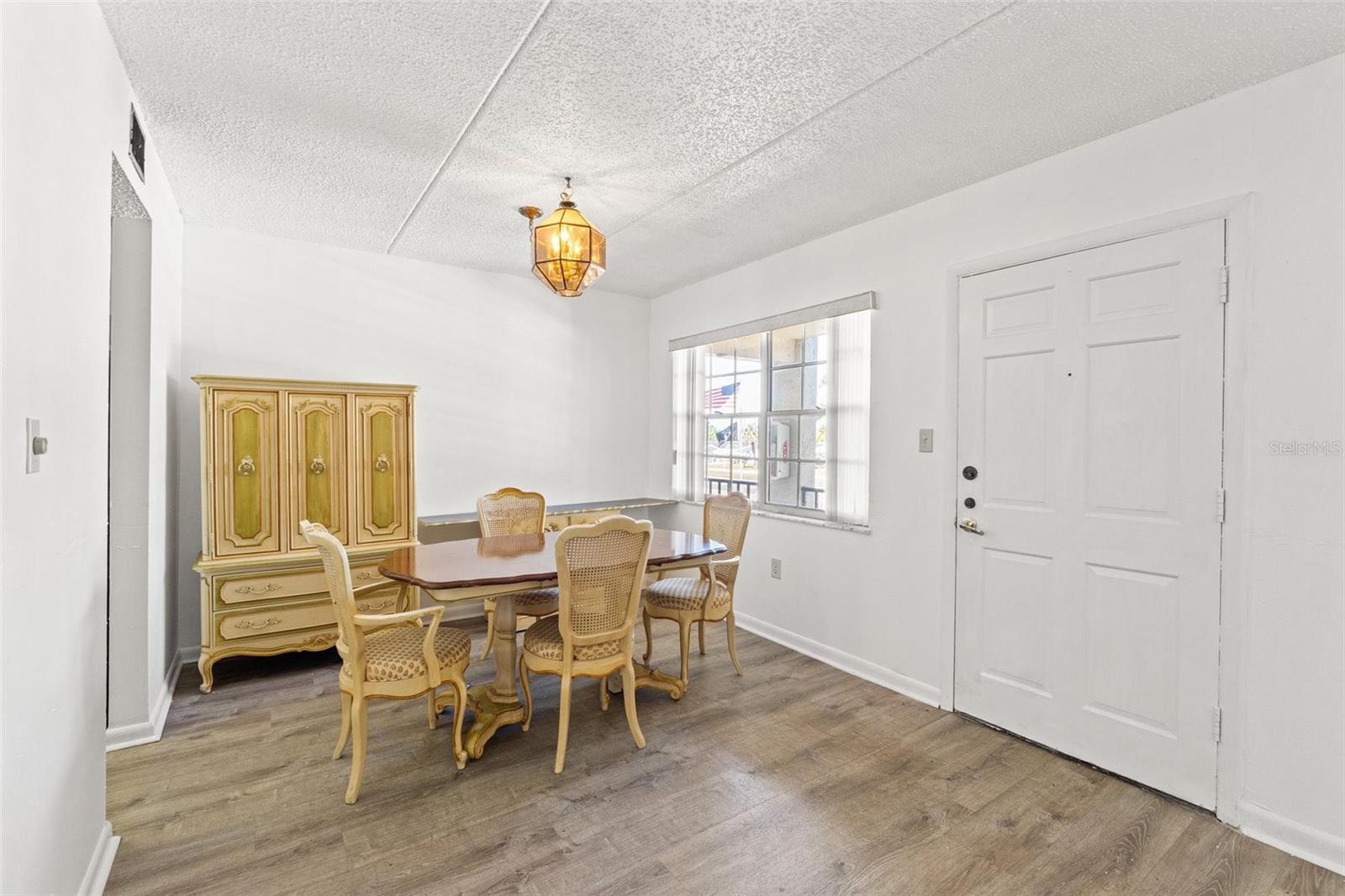 Image 5 of 16 For 11700 Park Boulevard 202