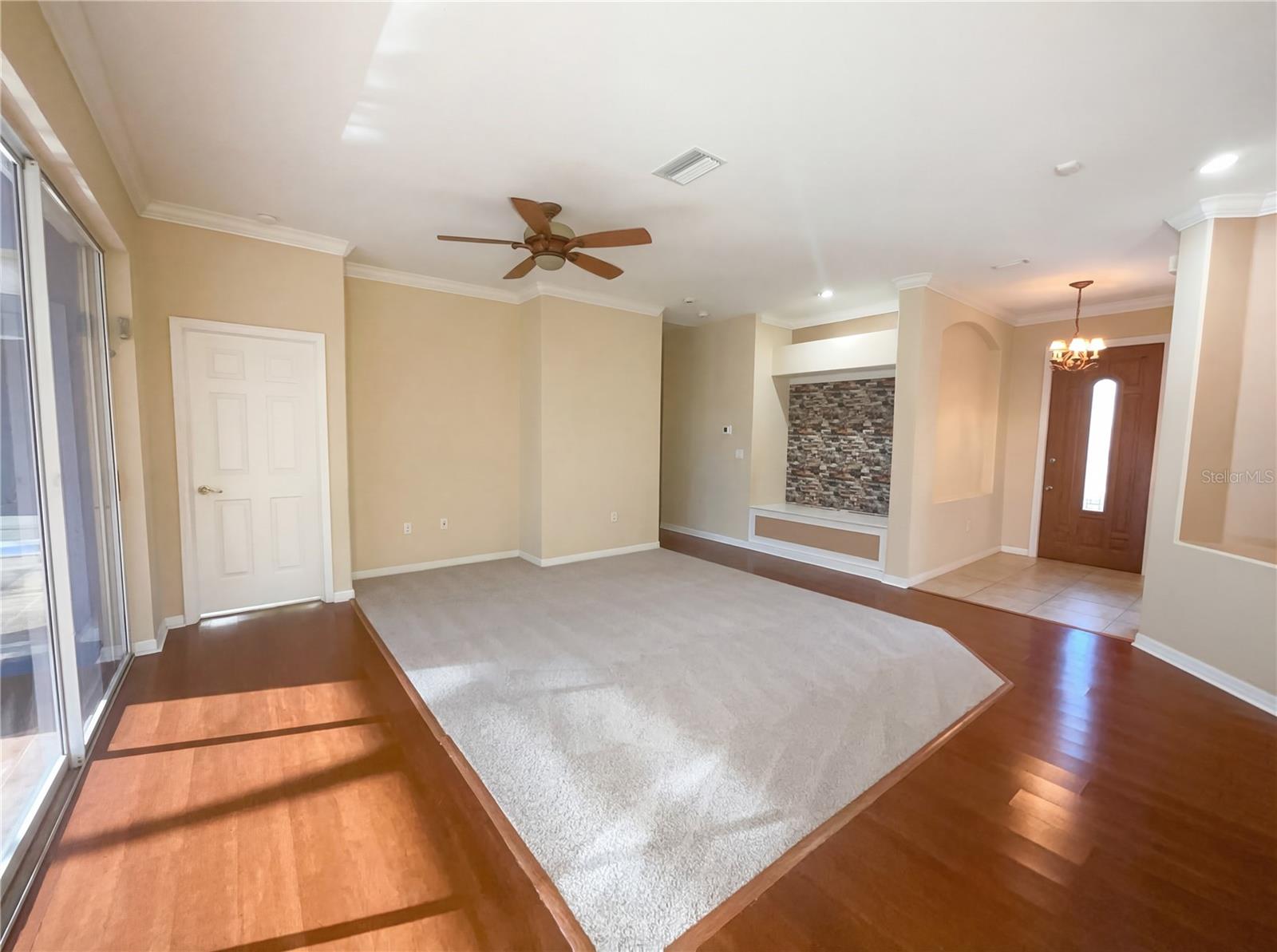 Image 3 of 25 For 2304 Hamlet Circle