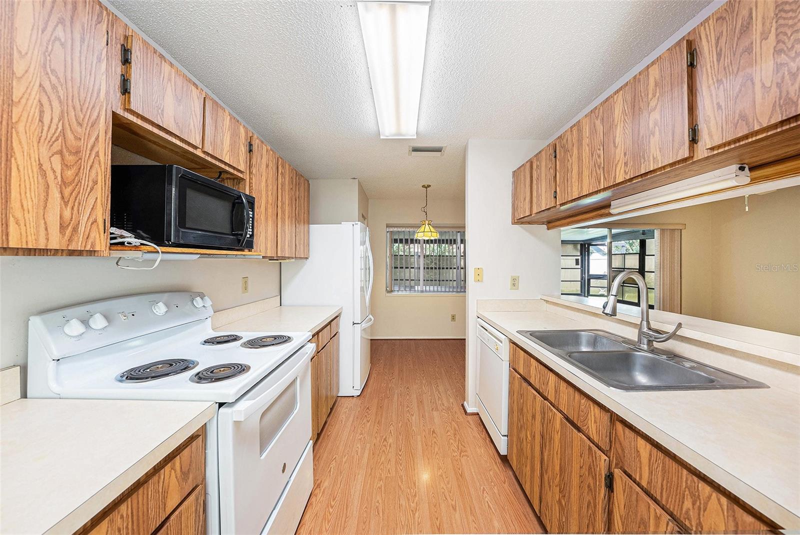 Listing photo id 8 for 7112 Hollowell Drive