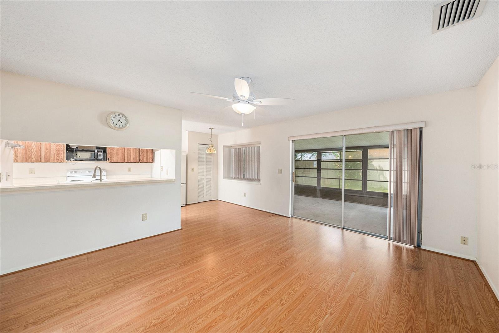 Listing photo id 10 for 7112 Hollowell Drive