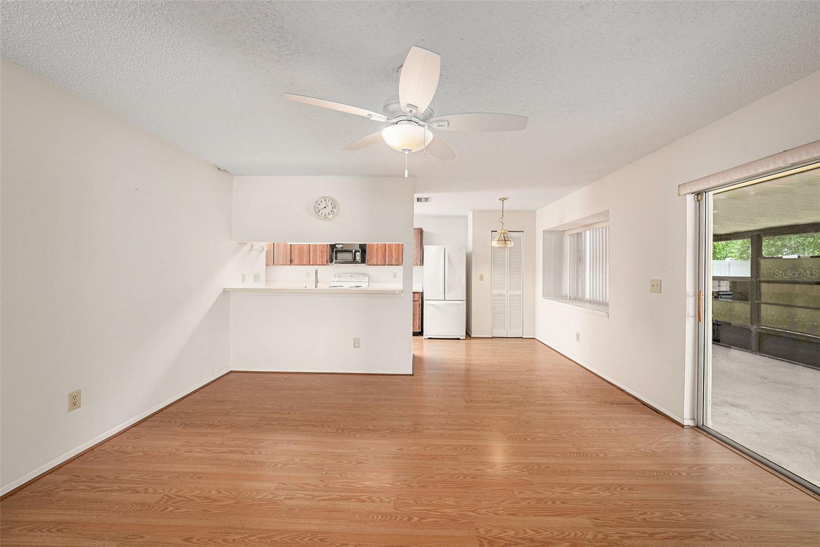 Listing photo id 11 for 7112 Hollowell Drive