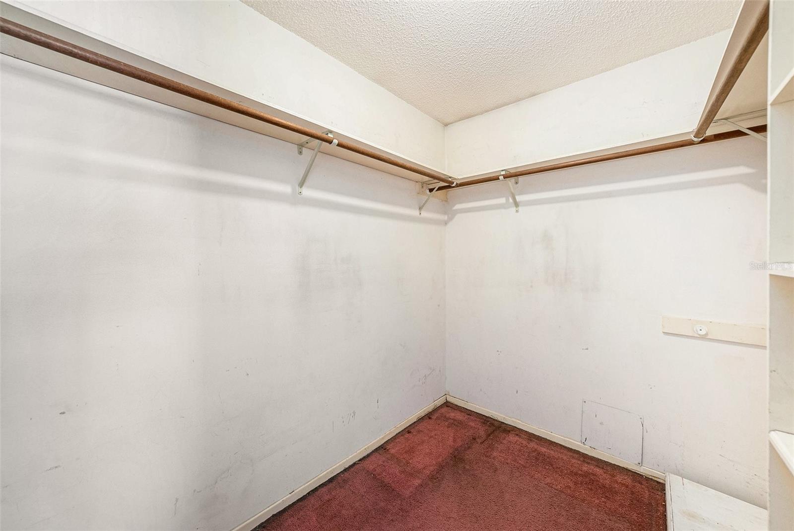 Listing photo id 16 for 7112 Hollowell Drive