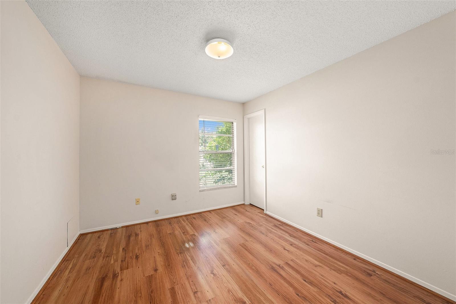 Listing photo id 17 for 7112 Hollowell Drive