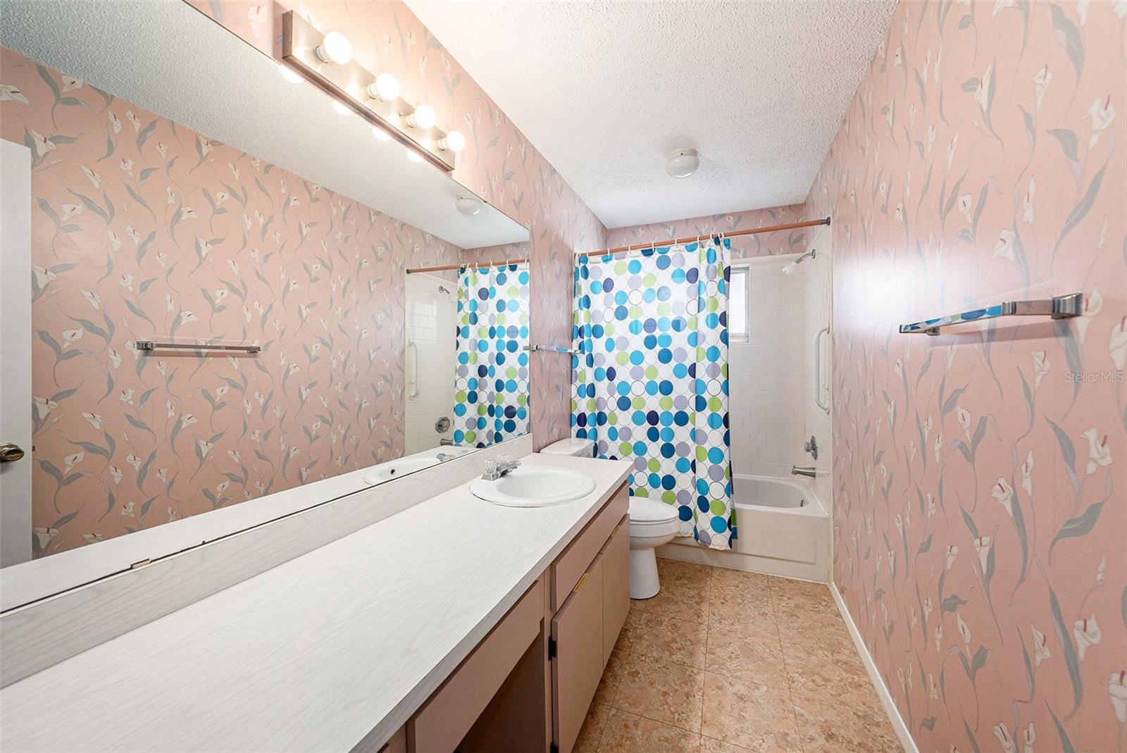 Listing photo id 19 for 7112 Hollowell Drive