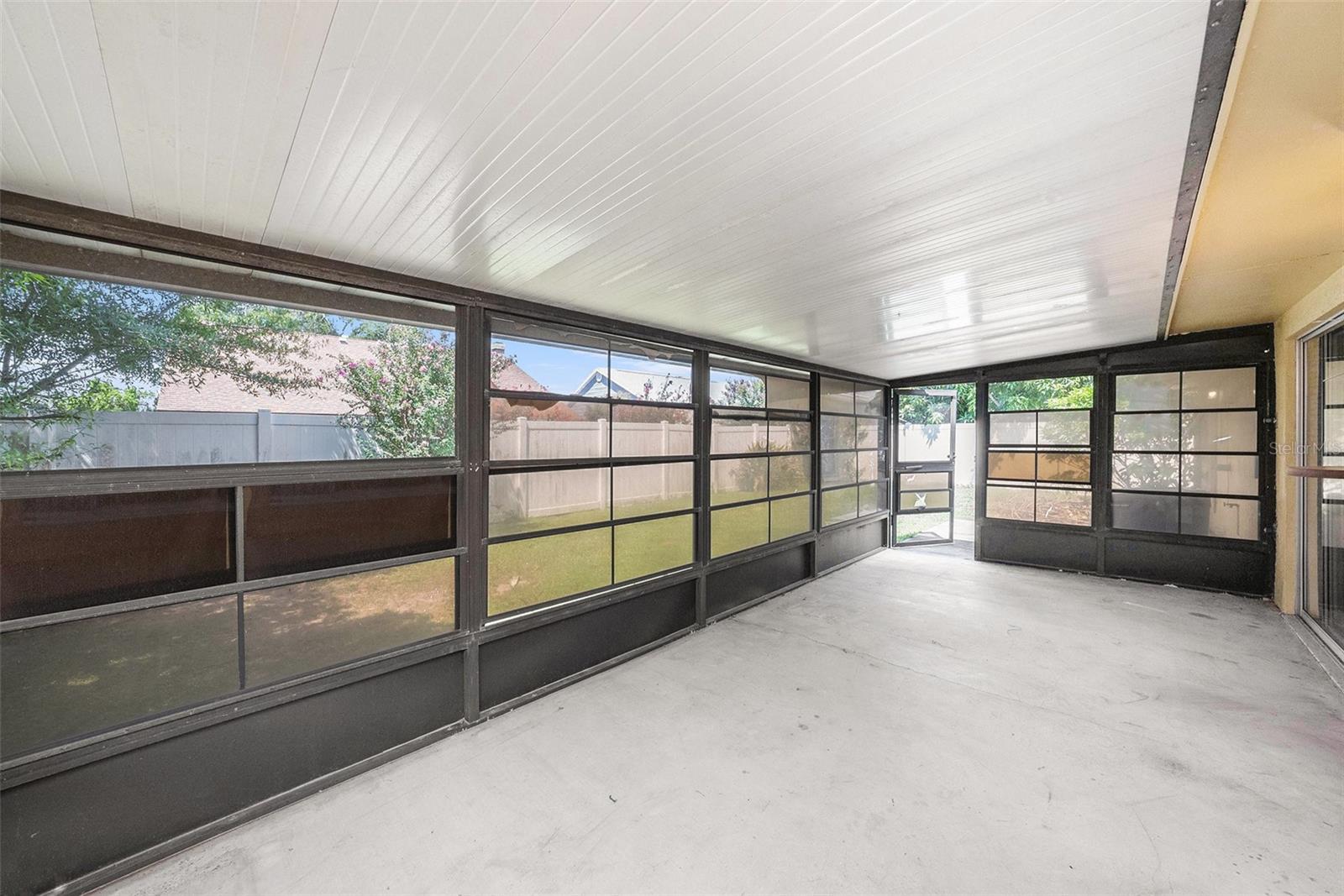 Listing photo id 20 for 7112 Hollowell Drive