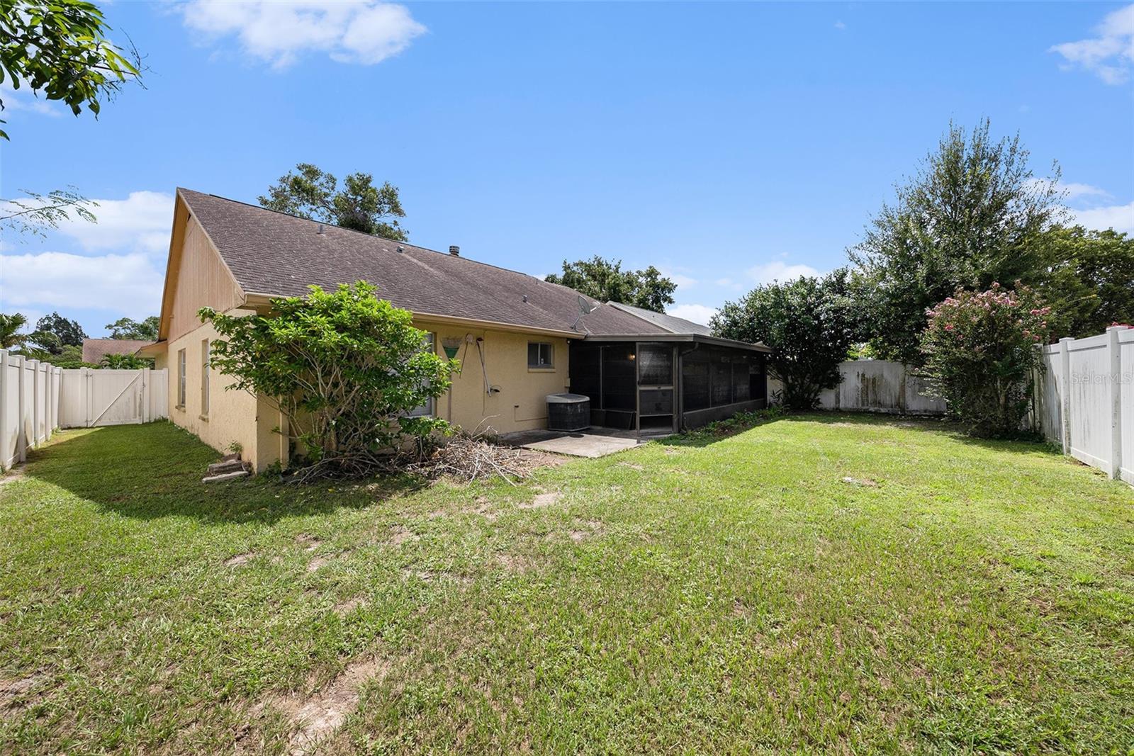 Listing photo id 23 for 7112 Hollowell Drive