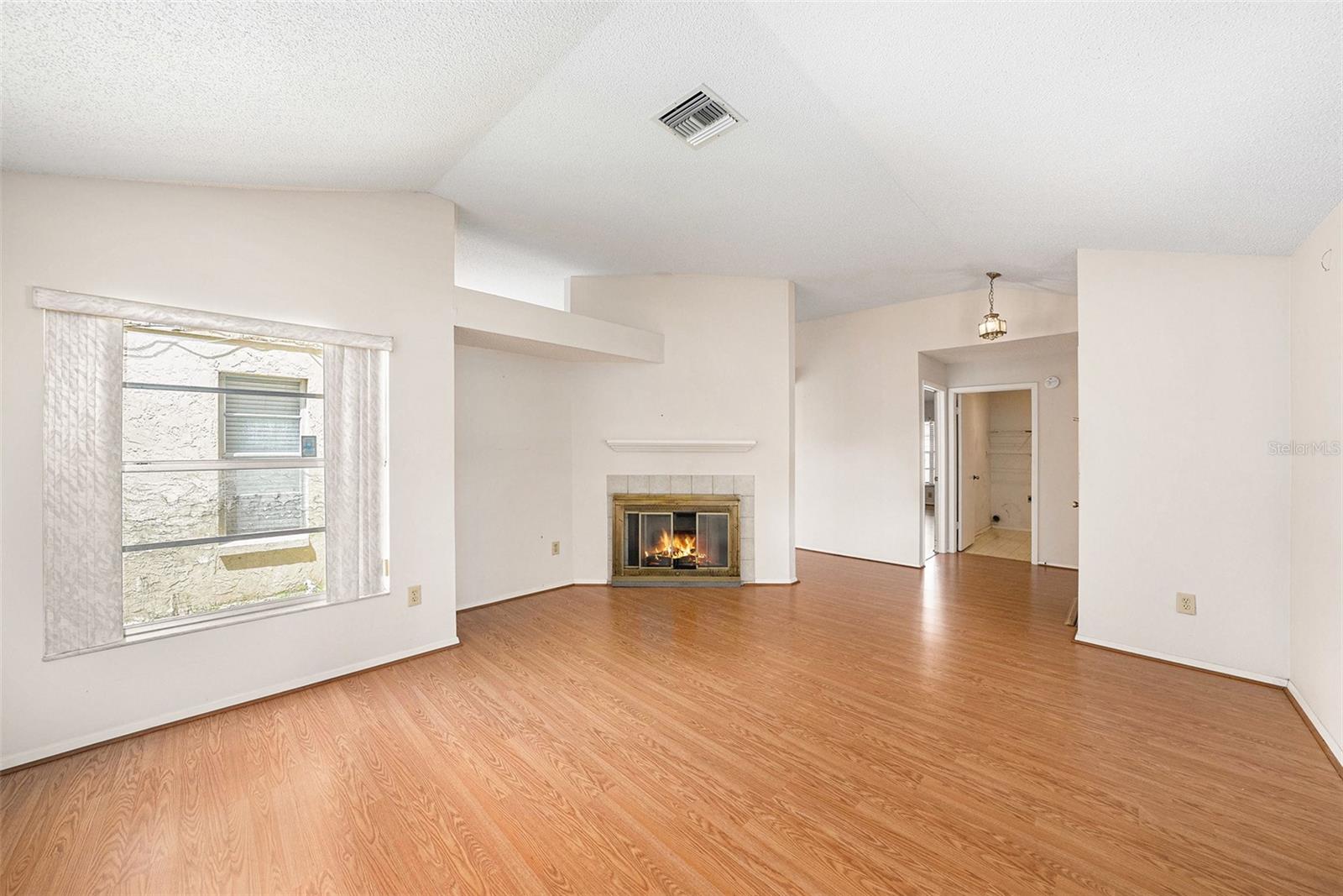 Listing photo id 1 for 7112 Hollowell Drive