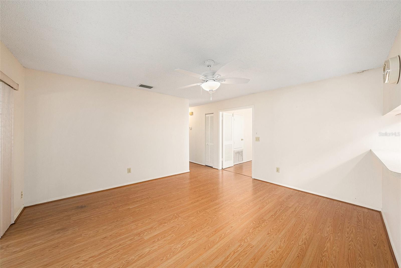 Listing photo id 4 for 7112 Hollowell Drive