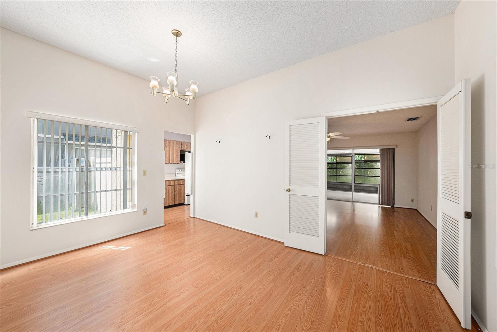 Listing photo id 6 for 7112 Hollowell Drive