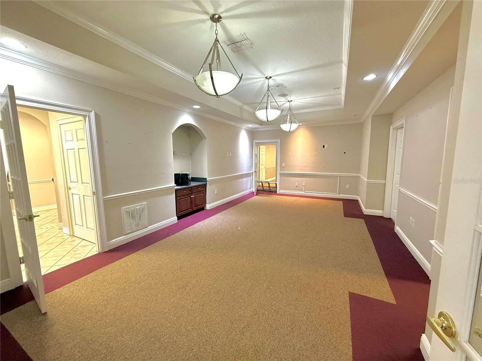 Image 17 of 30 For 1440 Bloomingdale Avenue