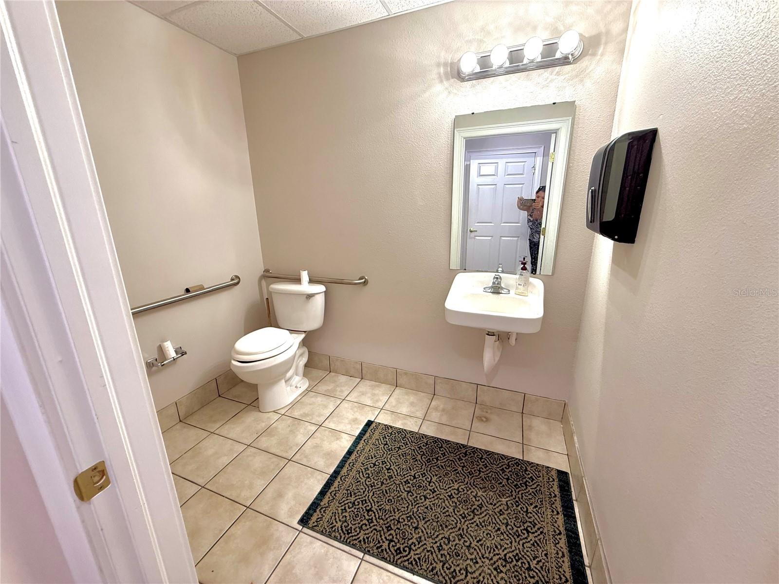 Image 26 of 30 For 1440 Bloomingdale Avenue