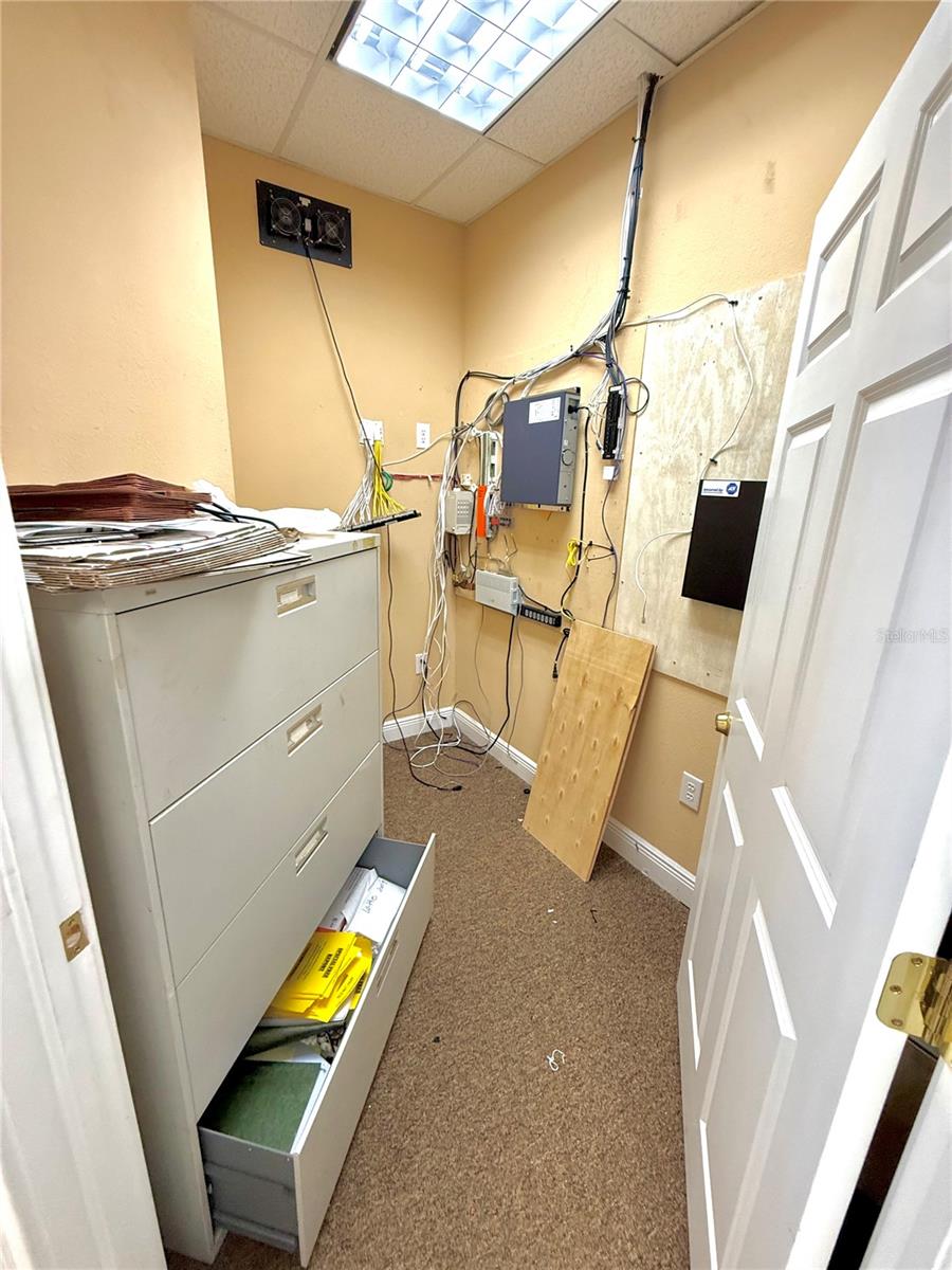 Image 28 of 30 For 1440 Bloomingdale Avenue