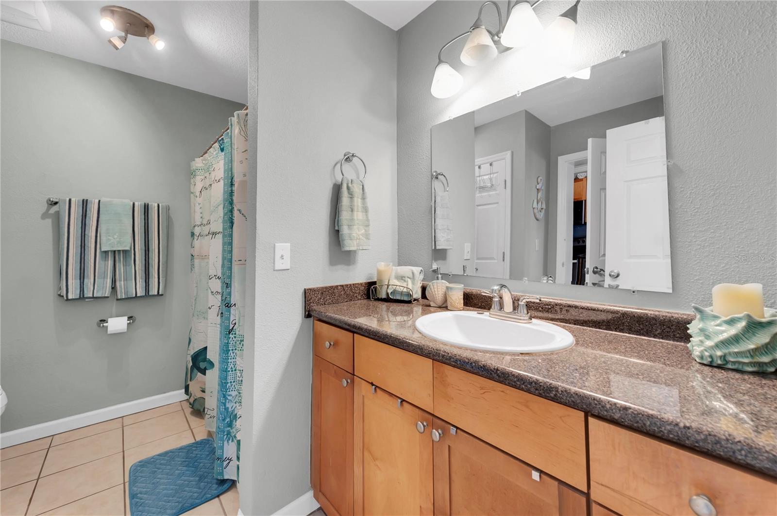 Image 15 of 36 For 237 Seahorse Drive Se H