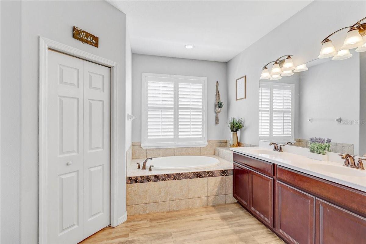 Image 28 of 52 For 11118 Foster Carriage Road