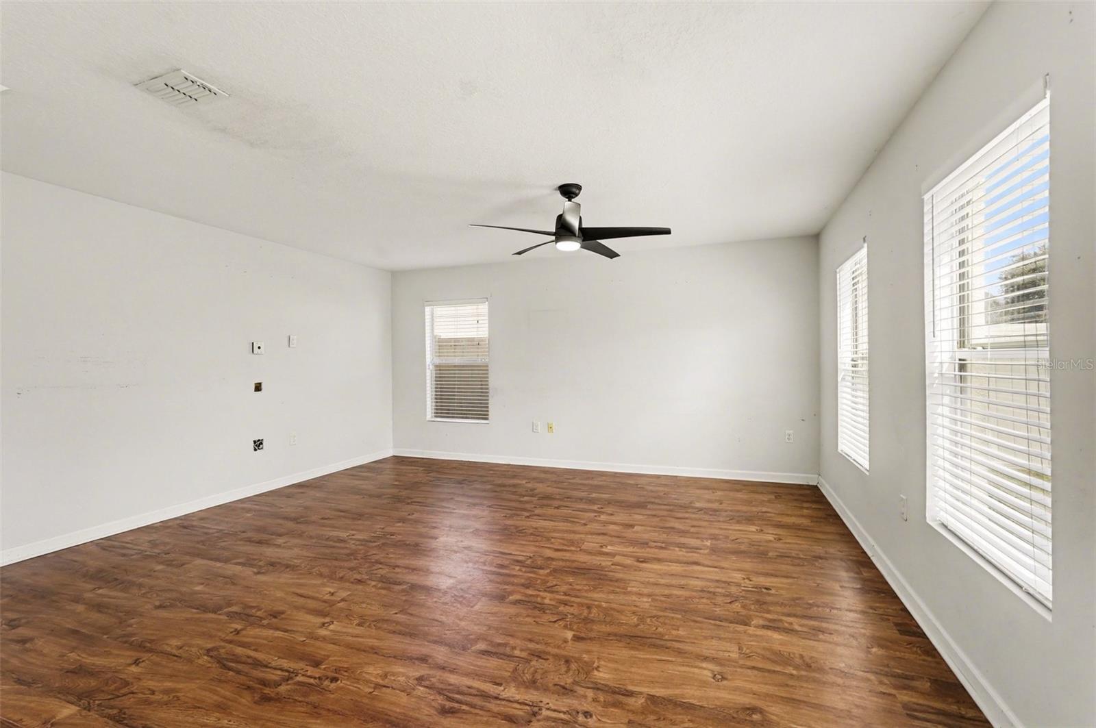 Image 14 of 24 For 115 Pipewort Court Sw