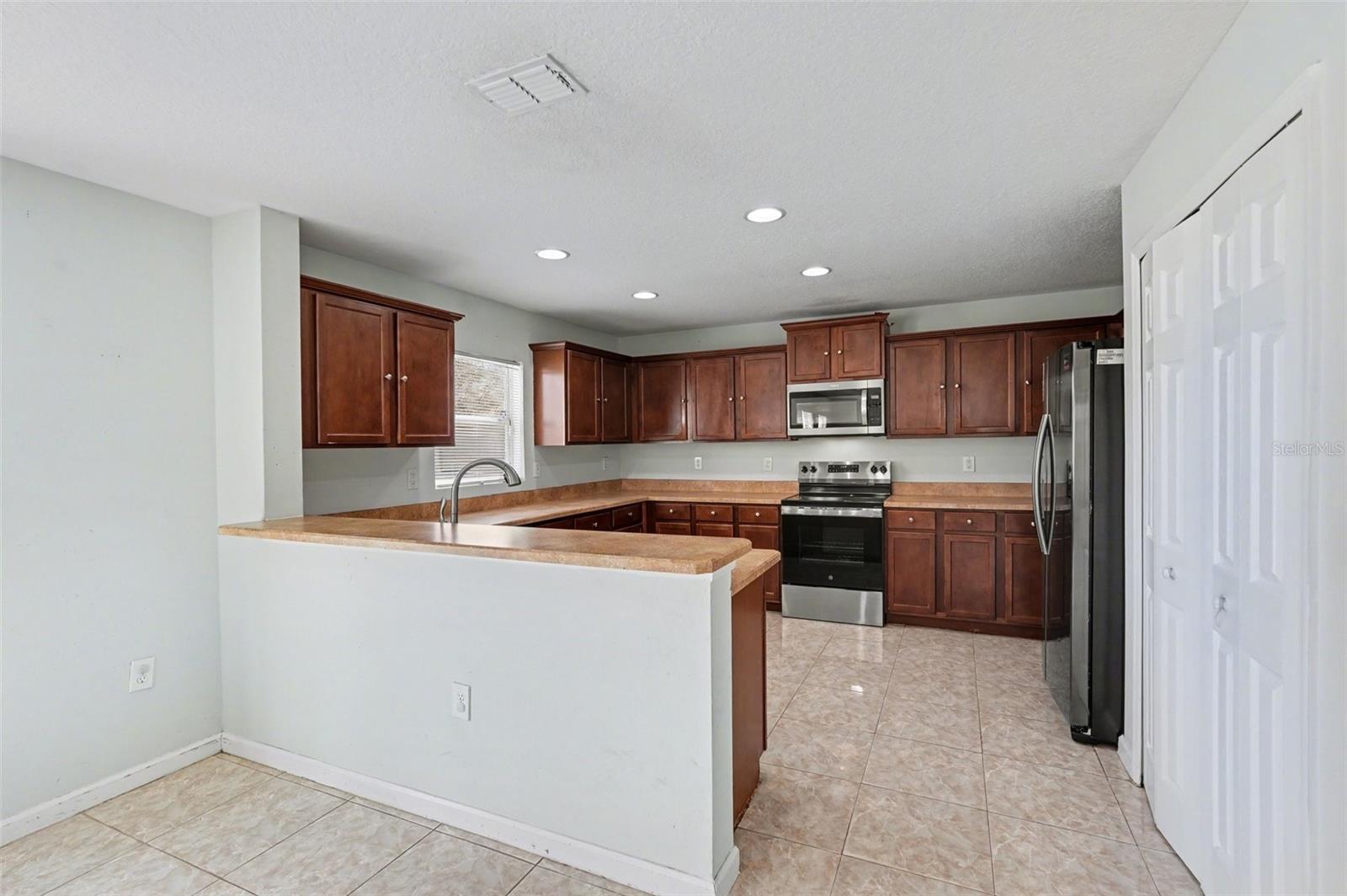 Image 6 of 24 For 115 Pipewort Court Sw