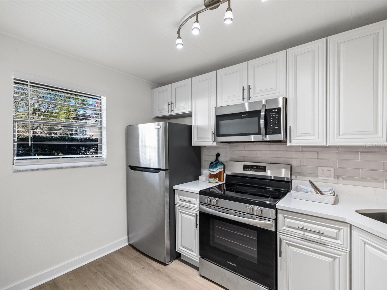 Image 11 of 40 For 19701 Gulf Boulevard 105