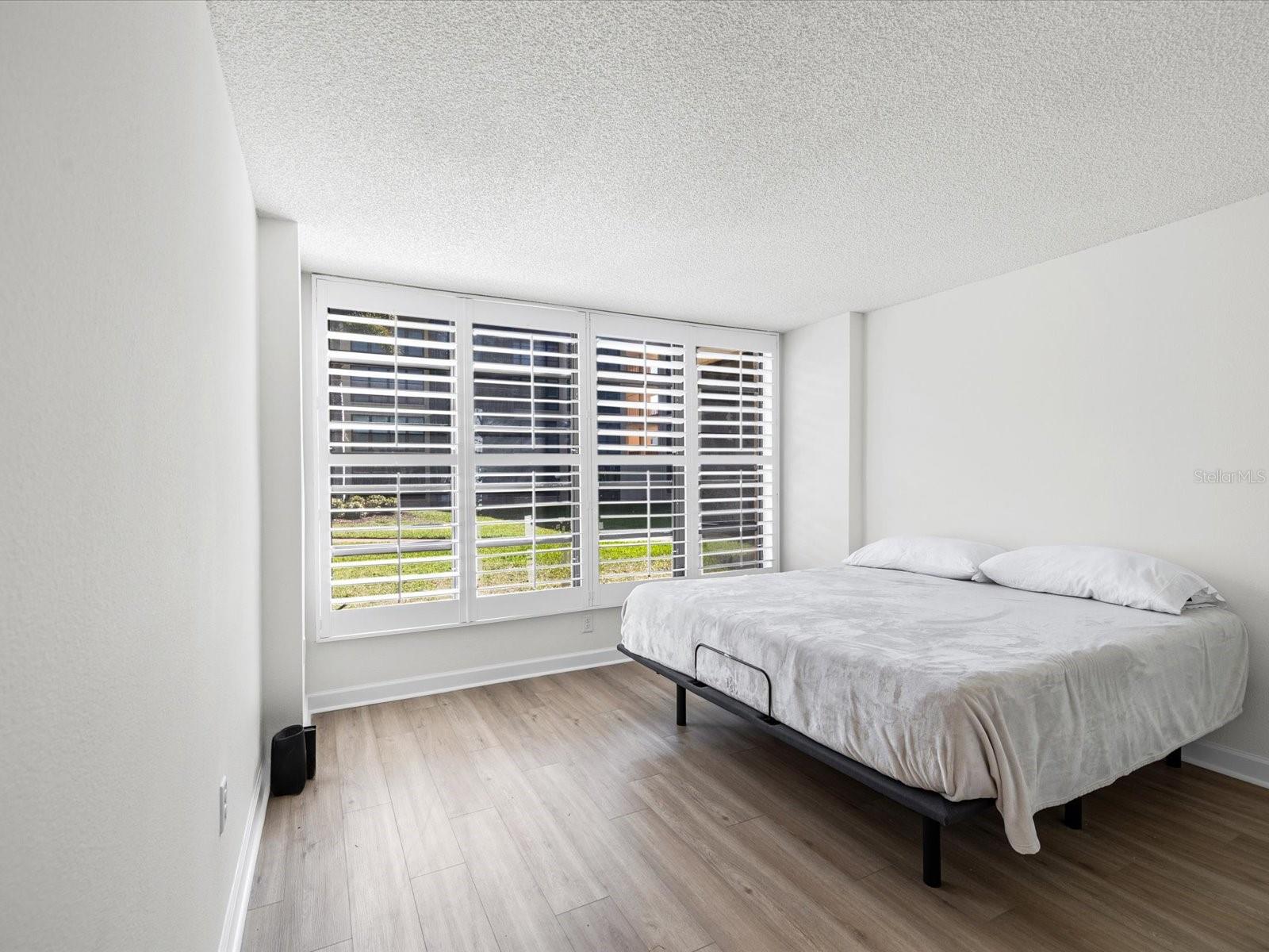 Image 16 of 40 For 19701 Gulf Boulevard 105