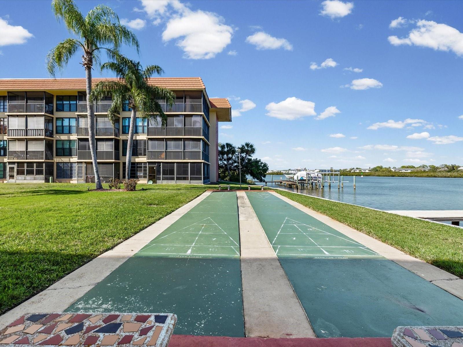 Image 24 of 40 For 19701 Gulf Boulevard 105