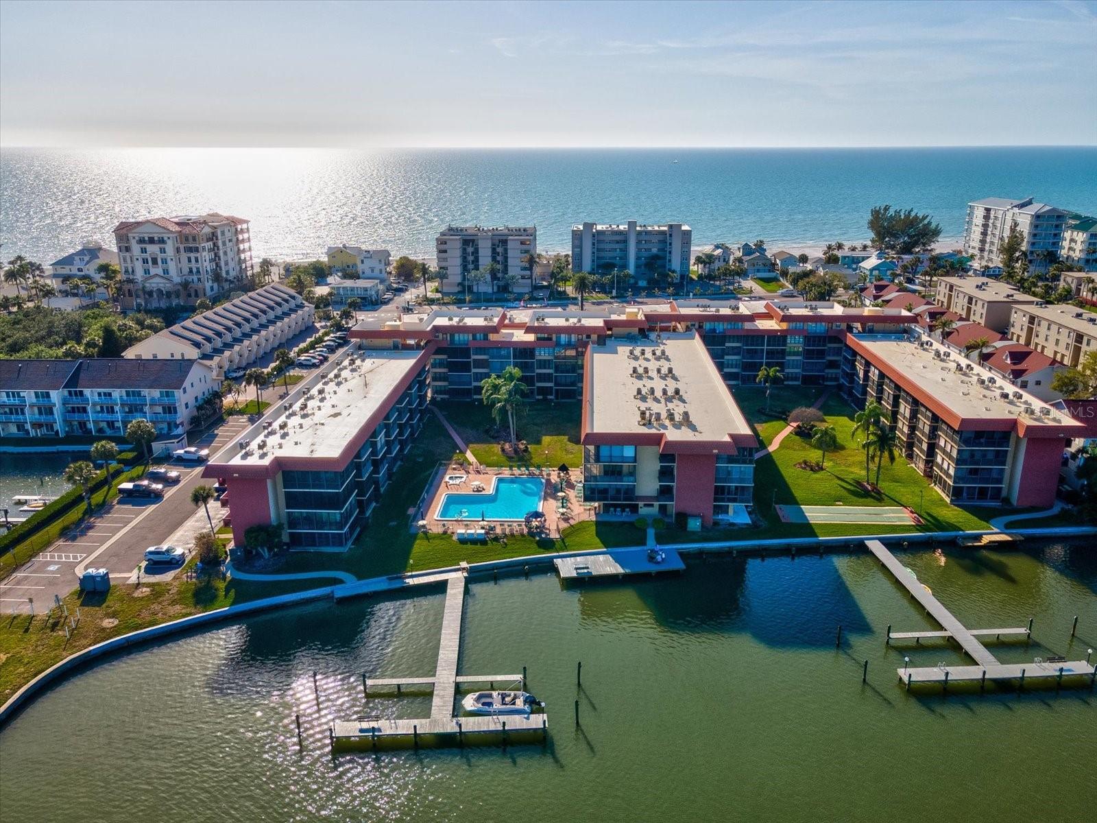 Image 27 of 40 For 19701 Gulf Boulevard 105