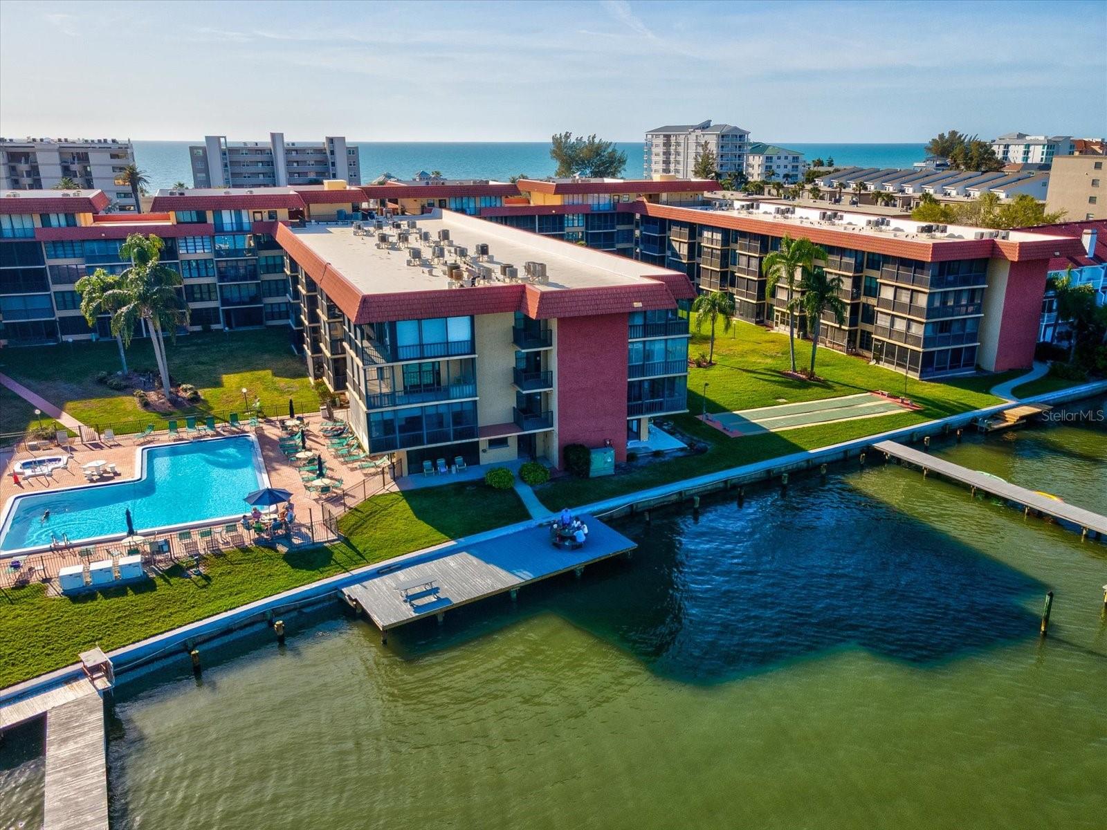 Image 28 of 40 For 19701 Gulf Boulevard 105