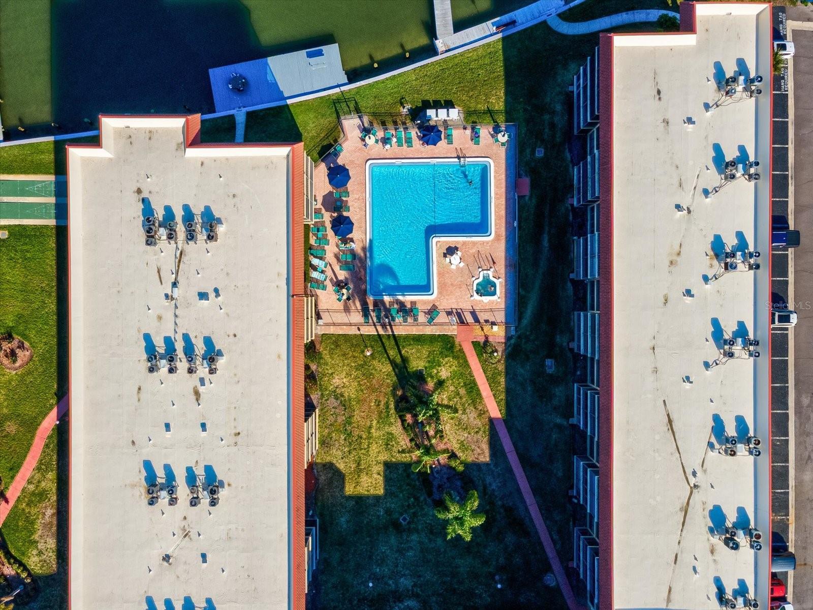 Image 3 of 40 For 19701 Gulf Boulevard 105