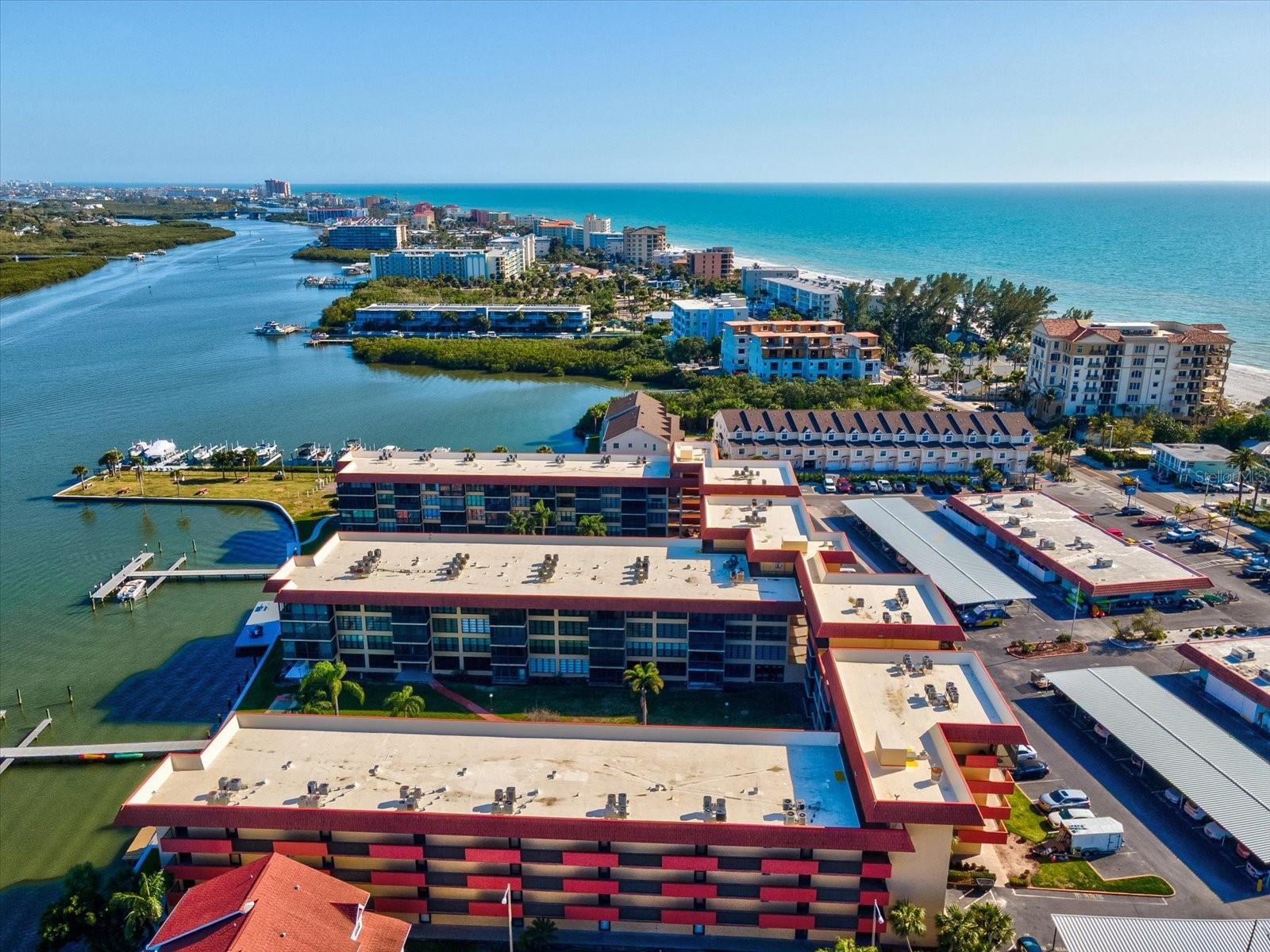 Image 32 of 40 For 19701 Gulf Boulevard 105