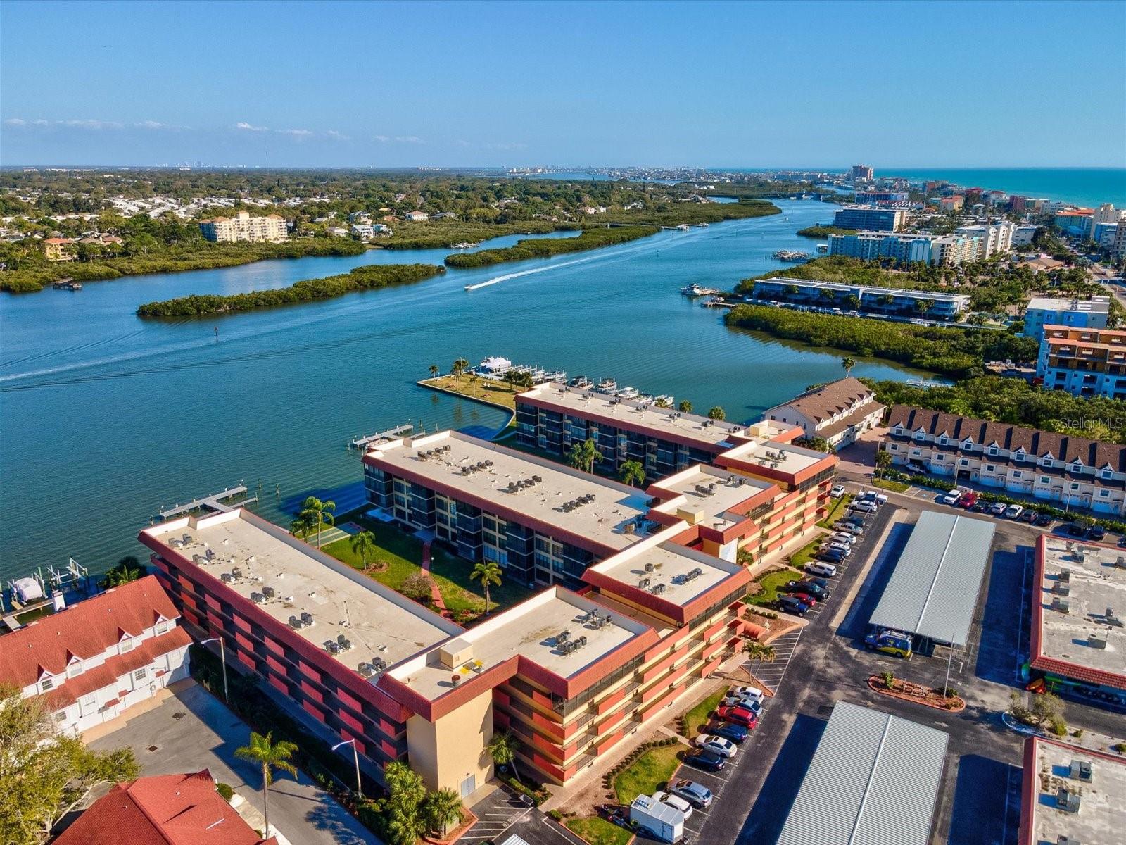 Image 33 of 40 For 19701 Gulf Boulevard 105