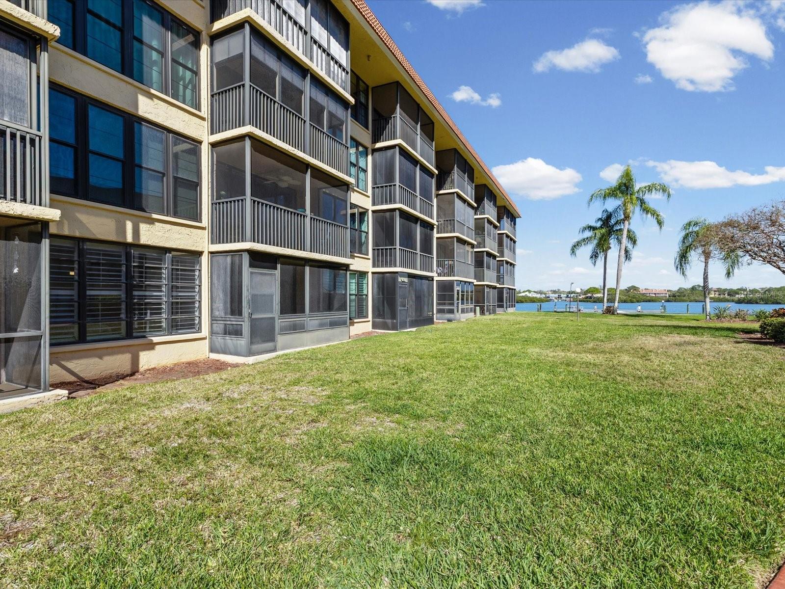 Image 36 of 40 For 19701 Gulf Boulevard 105