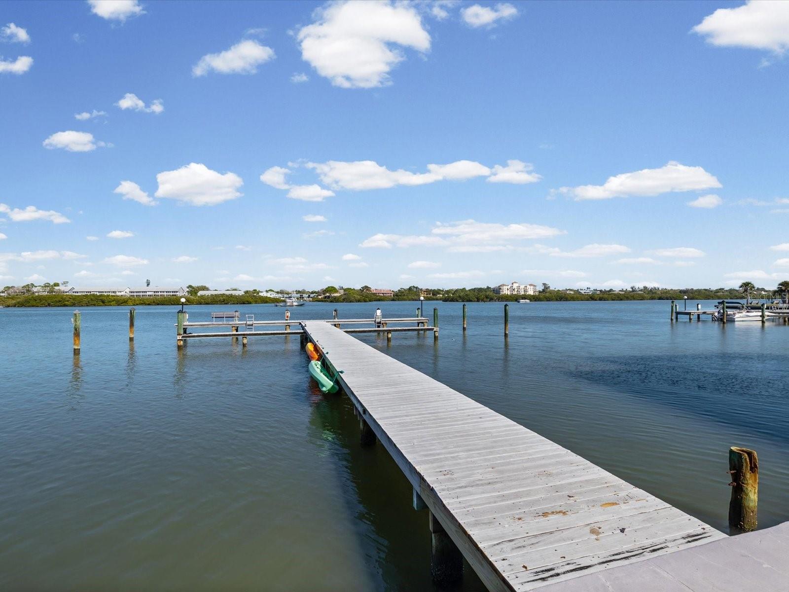 Image 4 of 40 For 19701 Gulf Boulevard 105