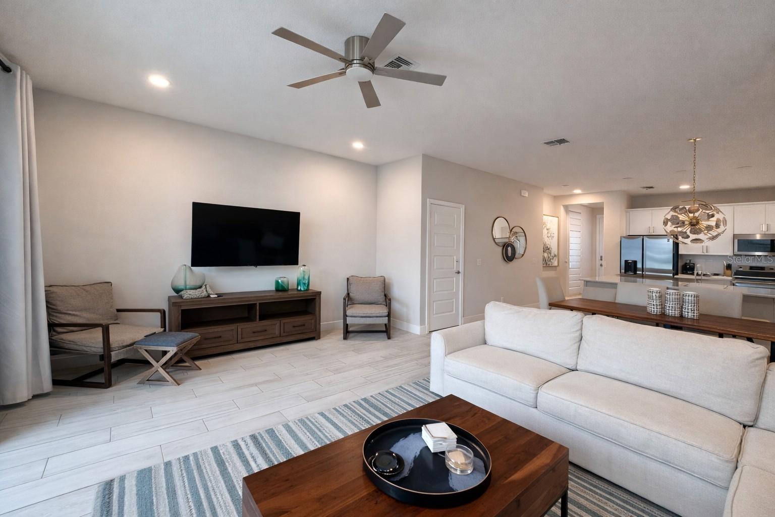 Image 3 of 12 For 7909 Draw Street