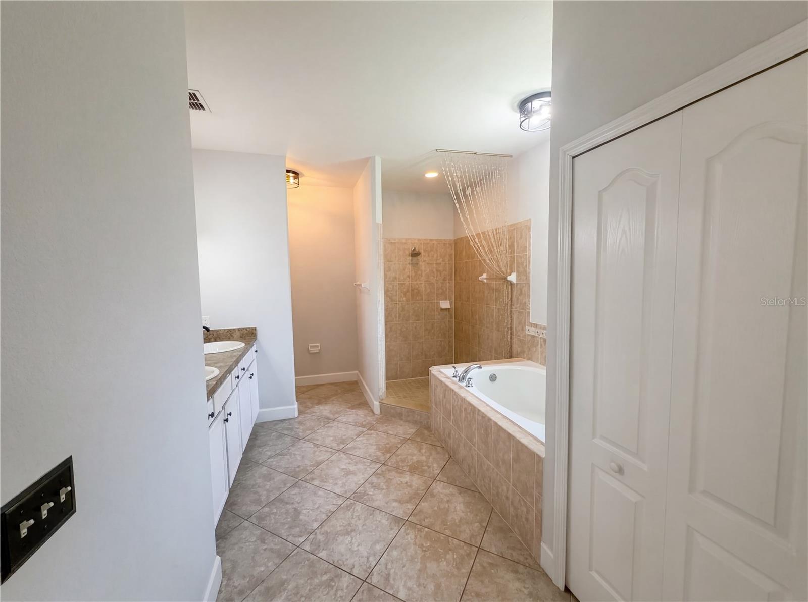 Image 16 of 24 For 6326 Hickory Leaf Place