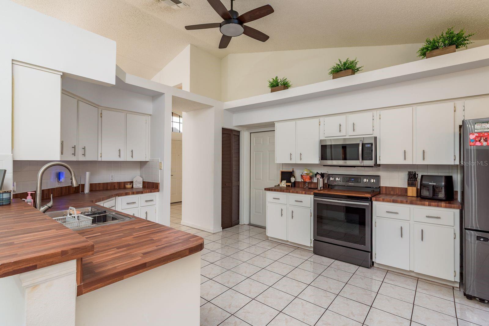 Image 26 of 50 For 13825 Leroux Drive