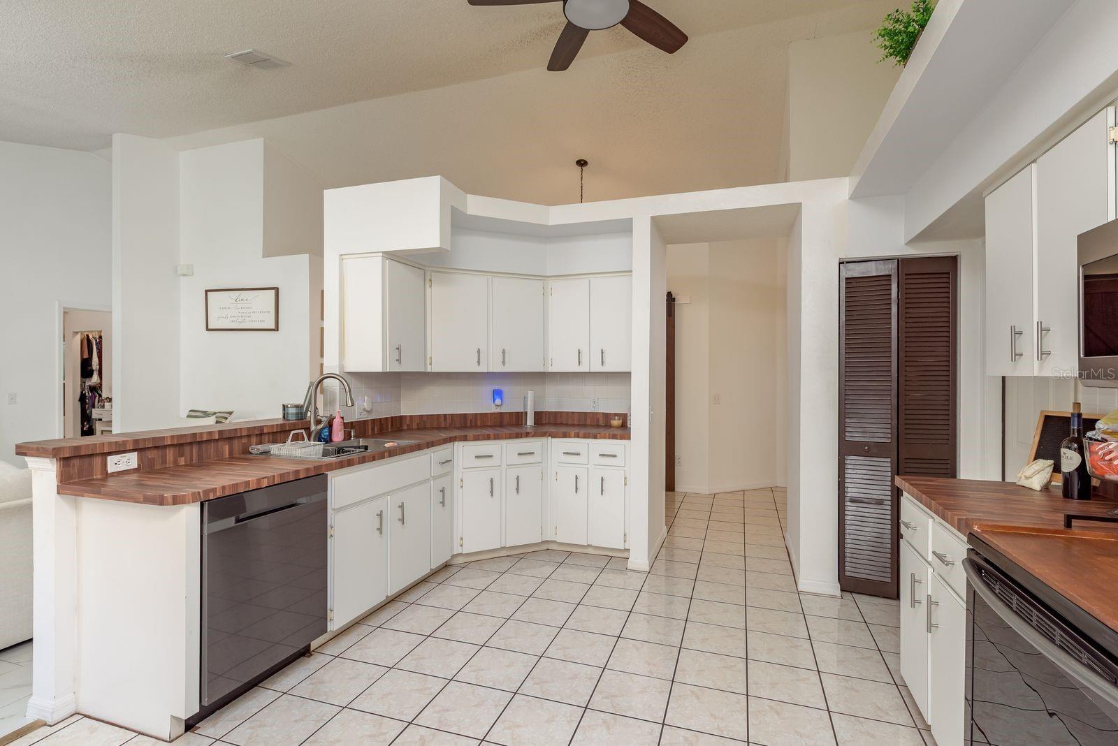 Image 28 of 50 For 13825 Leroux Drive