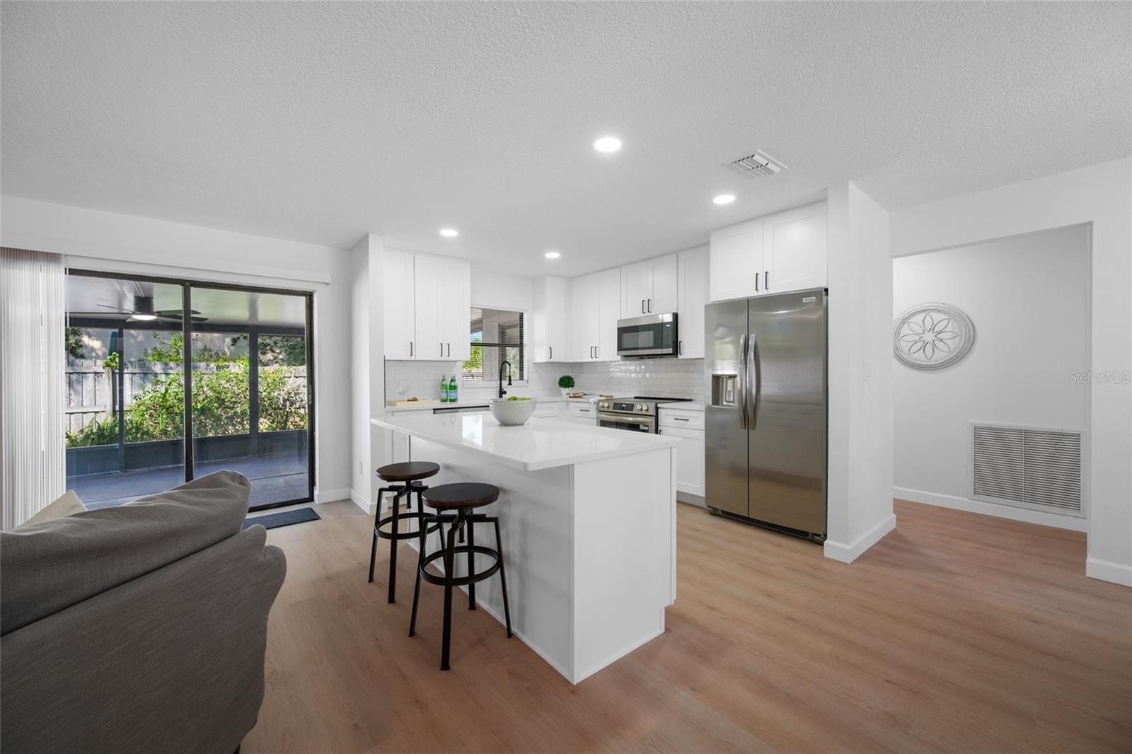 Image 12 of 71 For 9880 Bay Street